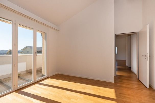 Living in a quiet location - moving voucher given - Photo 1