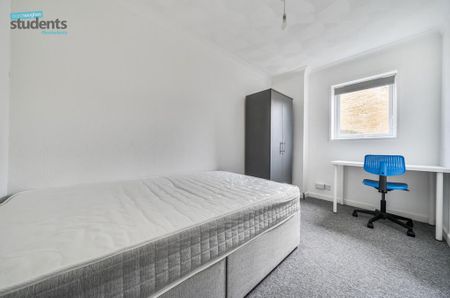 6 bedroom detached house to rent - Photo 2