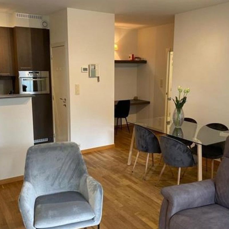 Proche de la Maison Communale, beau rez-de-chaussée meublé de 2 chambres terrasse et jardin - Photo 1