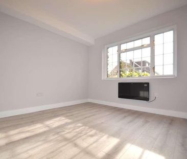 Charles Road, Staines-upon-thames, TW18 - Photo 2