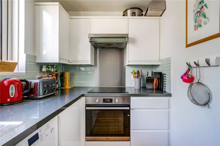 Ashley Crescent, London, SW11, London - Photo 5