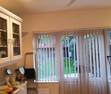 4 Bed Terraced House, Spearpoint Gardens, IG2 - Photo 4