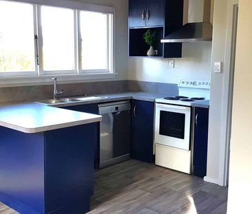 Sunny Private 3 Bdrm Brick Home - Elmsdale Terrace - Photo 4