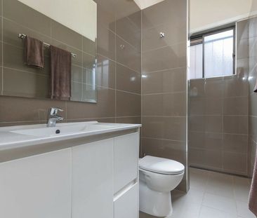 Charming Updated Victorian in a Prized Carlton North Location - Photo 6