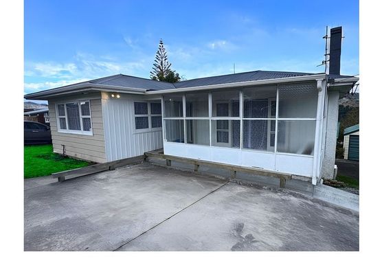 Sunny 3 bedroom in a quiet cul de sac - Photo 1