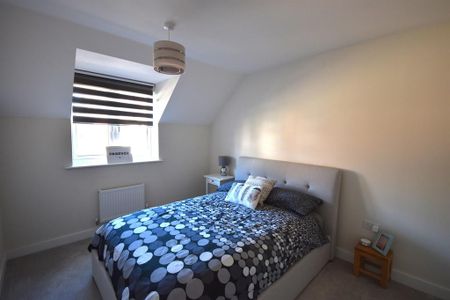 4 bedroom detached house to rent - Photo 2