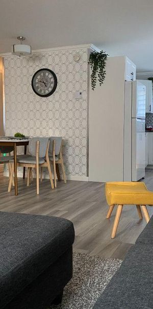 4 1/2 Entièrement meublé - tout inclus - insonorisé, très bien situé (32 jours + ou Bail) - 1 janvier 2026 - Photo 1