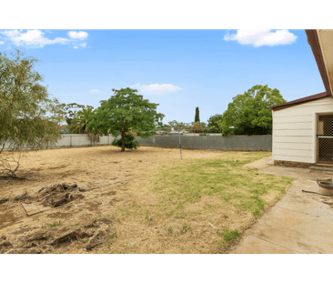 15 McLean Street, Elizabeth Park, SA 5113 - Photo 3