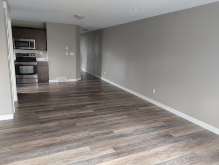 861 QUEEN 3 BEDROOM SUITE - Photo 3
