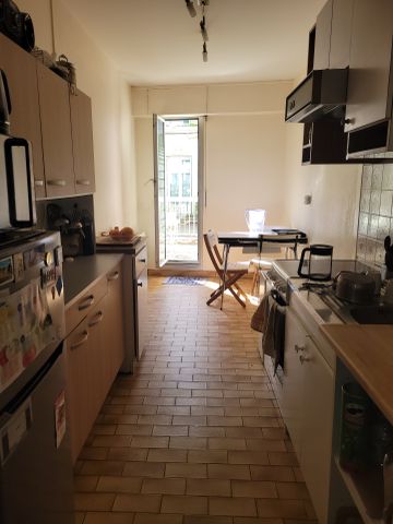POITIERS CENTRE VILLE dans rue piétonne studio de 37 m² avec terrasse et cave - Photo 5