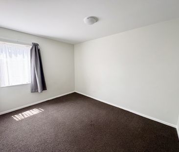 4B Pureora Place, Clendon Park, Auckland - Photo 2