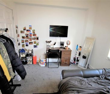 5 bedroom terraced house to rent - Photo 4