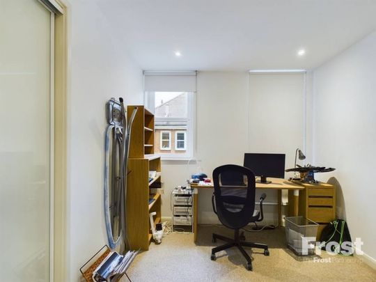 The Courtyard, High Street, Staines-Upon-Thames,TW18 - Photo 1