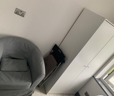 Studio Flat, Dollis Hill Lane, NW2 - Photo 2