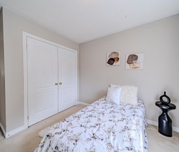 For Lease - 30 Castle Green Drive, Whitby, Ontario - Photo 4