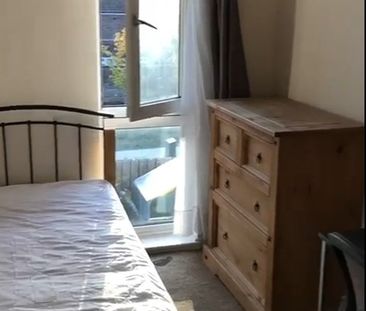 5 Bed Semi-Detached House, Elgar Path, LU2 - Photo 3