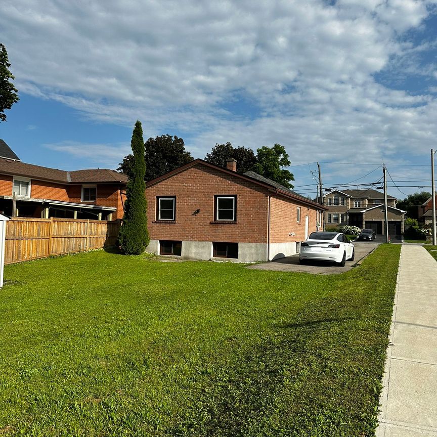 For Lease - 86 Bond Crescent, Richmond Hill, Ontario - Photo 1