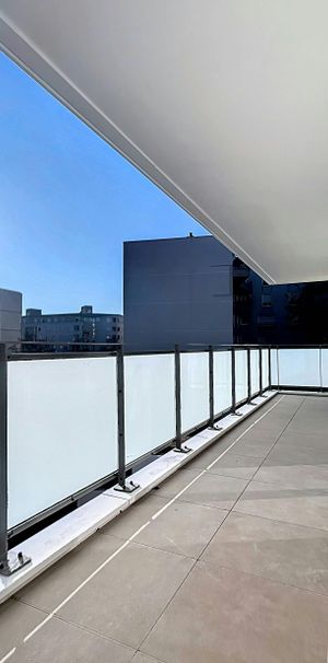 Bron : Lumineux T4 dans un immeuble neuf avec balcon et garage - Photo 1