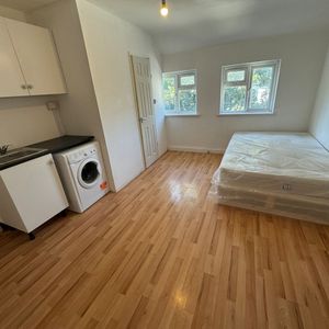 Studio Flat, Lyon Park Avenue, HA0 - Photo 3