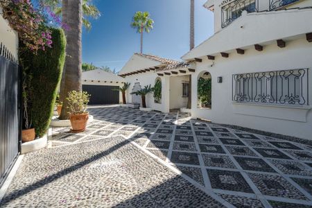 5 bedroom luxury Villa for rent in The Golden Mile, Spain - Photo 5