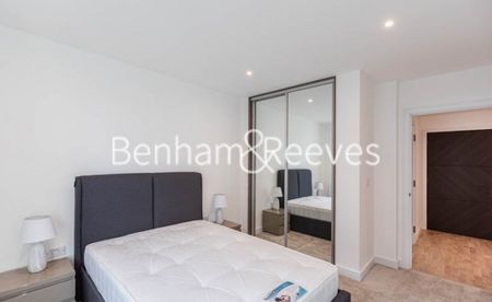 1 Bedroom flat to rent in Greenleaf Walk, Southall, UB1 - Photo 3