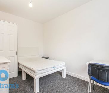 5 bed Apartment for Rent - Photo 5