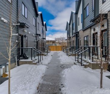 Pet-Friendly Modern 3 Bedroom Townhouse in Capitol Hill - Photo 6