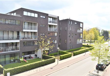 Modern instapklaar twee slaapkamer appartement met zonnig terras en last but not least een parking! - Foto 5