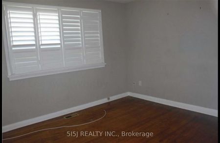 For Lease - 212 Lee Avenue, Whitby, Ontario - Photo 4