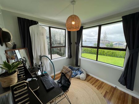 Spacious Mount Wellington Home - Photo 4