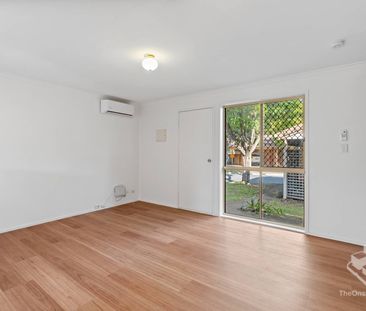 NEW RENOVATED THREE BEDROOMS TOWNHOUSE - Photo 2