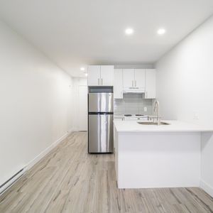 Studio - Ontario - Photo 2