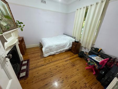 Willoughby - Photo 2