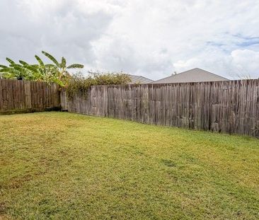 Spacious Family Living in âThe Aveâ â Walk to School - Photo 6