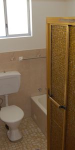 2 Bedroom Apartment + Lock Up Garage! In Ideal Location! - Photo 3