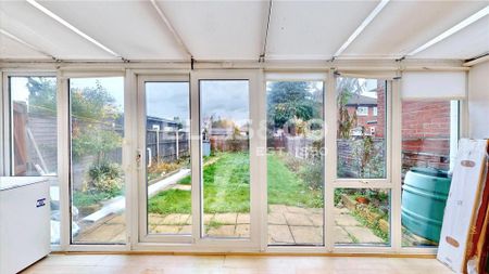 3 bedroom end of terrace house to rent - Photo 3