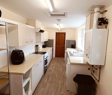 Room 3 Alexandra Road, Swadlincote - Photo 3