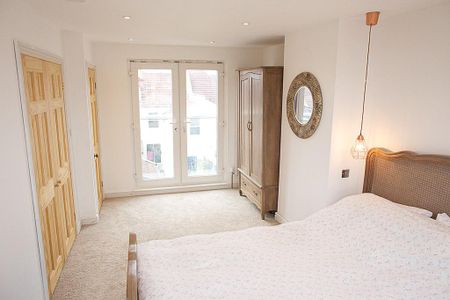 4 bedroom terraced house to rent - Photo 4