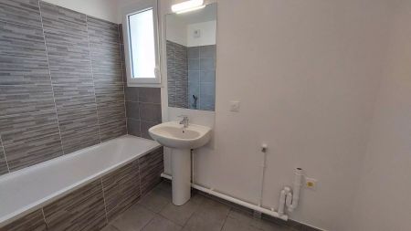 location Appartement T3 DE 59.91m² À MELUN - Photo 2