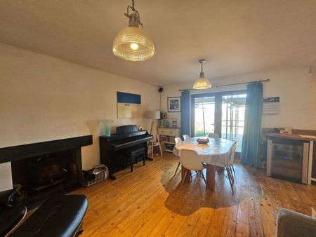 4 bedroom detached house to rent - Photo 3