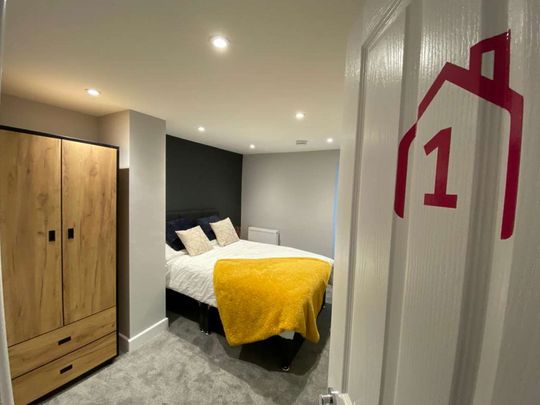 Western Road Room 5 - Photo 1