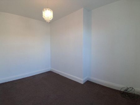 3 bedroom end of terrace house to rent - Photo 3