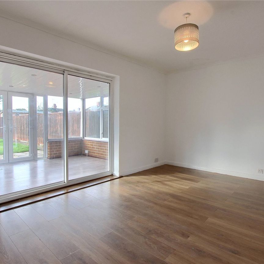 3 bed semi-detached bungalow to rent in Trunk Road, Redcar, TS10 - Photo 1