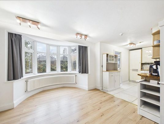 3 bedroom apartment to rent - Photo 1