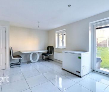 4 bedroom detached house to rent - Photo 3