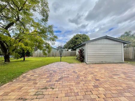 “Huge backyard” - Photo 2