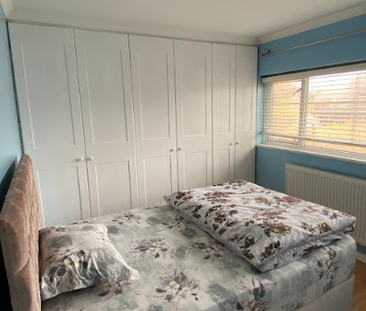 1 bedroom in a house share to rent - Photo 3