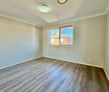 Modern 4-Bedroom Townhome in Prime Plumpton 🎉 - Photo 2