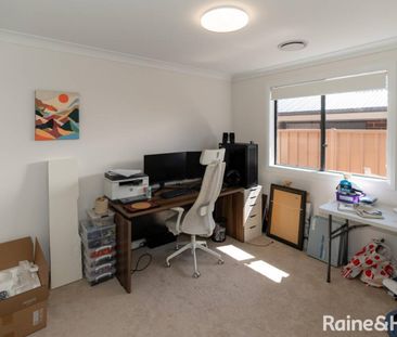 LOW MAITENANCE LLOYD LIVING - Photo 2