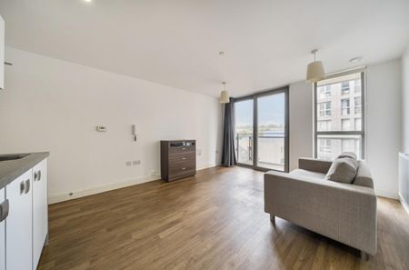 1 bedroom Flat To Let - Photo 2